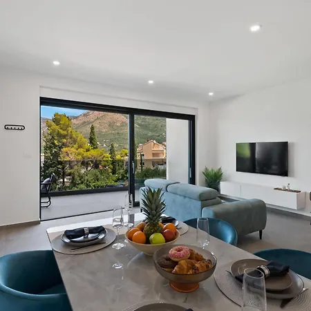 Apartment Family Ambient