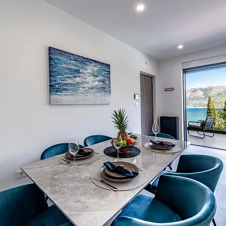 Apartment Family Ambient